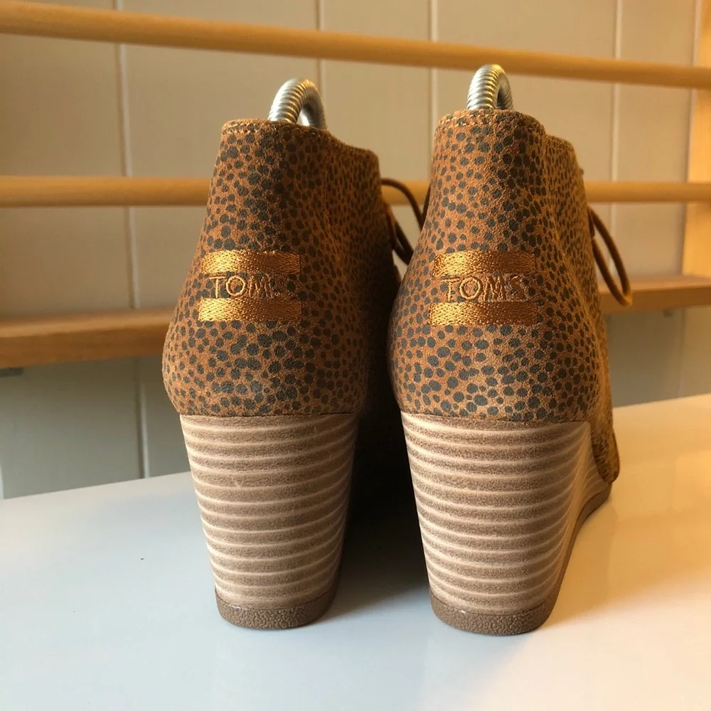 TOMS Kala Unisex Tan Mini Cheetah Suede Women’s Wedge Booties - Picture 10 of 13